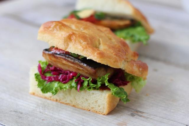 サンドイッチ(フォカッチャ:鯖と紫キャベツ)