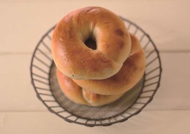 基本から応用まで、HIGU BAGEL&CAFE 店主 樋口 詠美さんに学ぶ 湯だね配合のもちもち感たっぷりベーグル