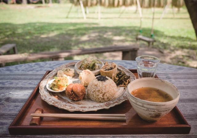 「ブラウンズフィールド」中島デコさんの料理教室～四季のマクロビオティックカフェごはん