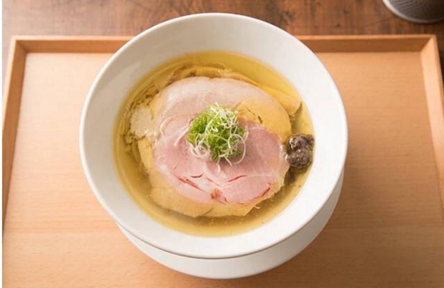 名店が1日限りの復活!「神保町黒須の塩そばと肉飯」