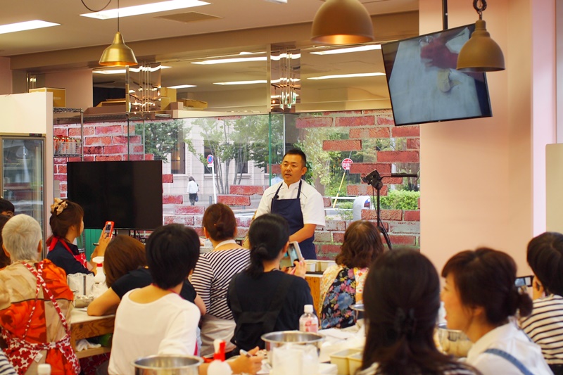 ～人気店シェフご愛用! 型破りな、型離れ!～シリコーン型を使ったパン&料理コースレッスン♪【角形コース】　ZOPF　伊原 靖友シェフのレッスンを開催しました!!!