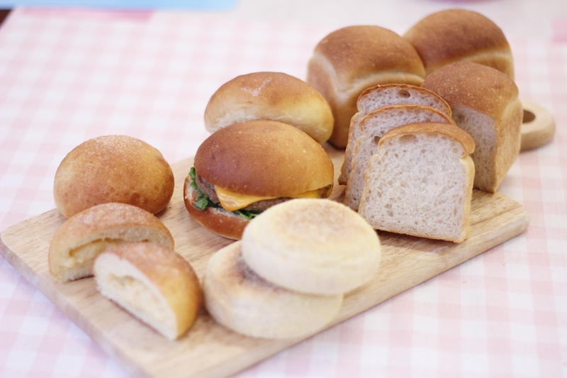 北海道小麦を味わうリレーレッスン　　“パンとコーヒー 馬場FLAT” 中島 勇シェフ
みんな大好き! 菓子パンと惣菜パン(2種類の生地で4種類のパン)のレッスンを開催しました!!!