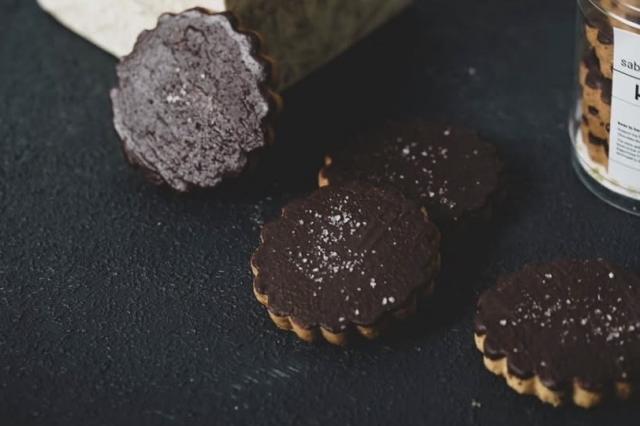 フランス焼き菓子のレシピとテクニック　VOL8　～ショコラコレクション～