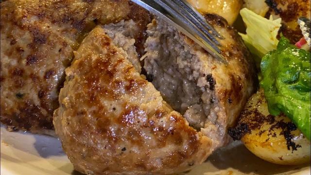 「とっくん流特製ハンバーグと白いボロネーゼ」