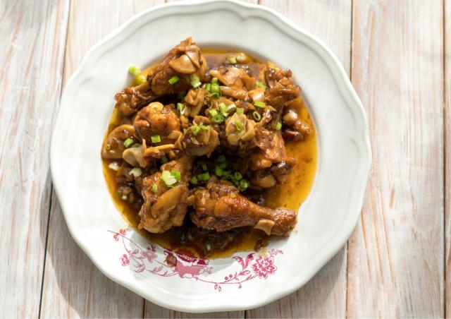 焦がし鶏肉の煮込み