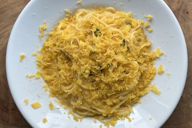 ワンパン余熱パスタ 　たまごとカラスミ　レモン風味