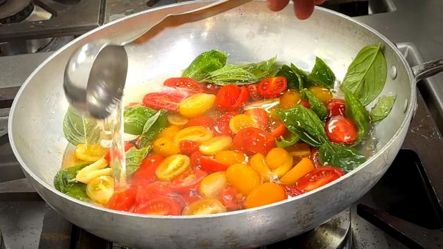 イタリア料理の本質を学ぶ「フレッシュトマトのパスタと牛サーロインのステーキ」