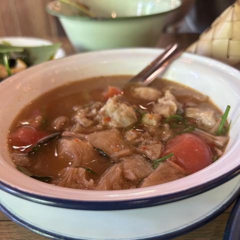 タイのモツスープ