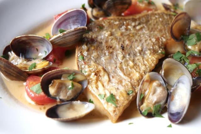 旬の鮮魚のアクアパッツァ