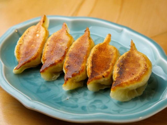 吉春の焼き餃子「玉ねぎ餃子、干し海老とニラ餃子　他」