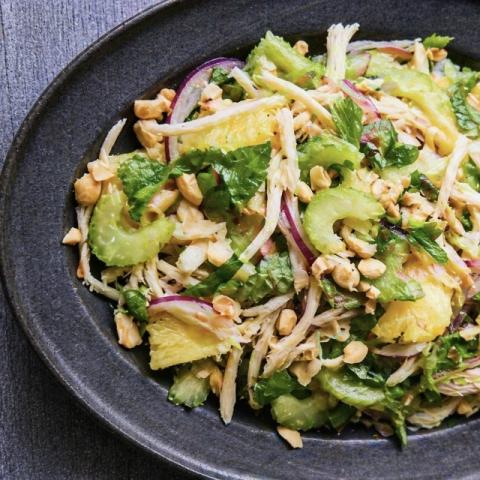 パイナップルとさきいかのサラダ