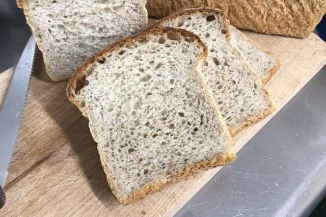 米粉とチアシードの食パン