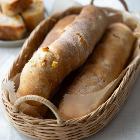 とうもろこしとベーコンのねじねじパン