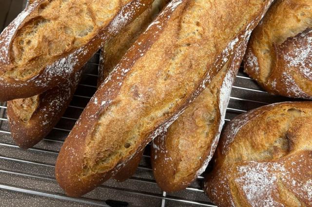 レスペクチュスパニス製法のパンと、ブリオッシュのパン