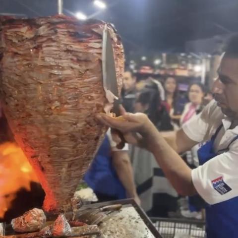 タコス アル パストール(Tacos Al Pastor)