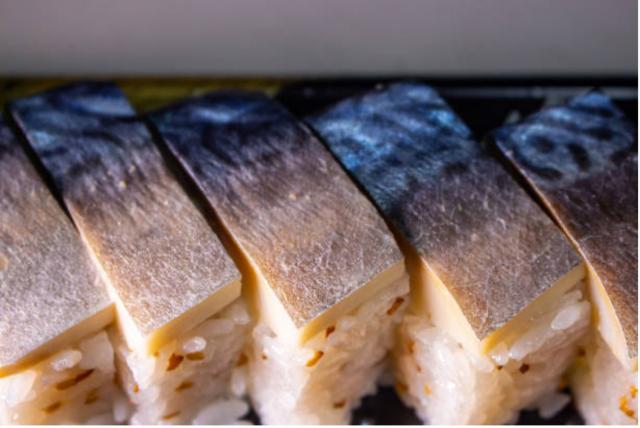 冬の手土産!燻製鯖の棒寿司&スモークオイスター