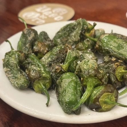 ピミエントス・デ・パドロン(Pimientos de Padrón) 小さな青唐辛子の素揚げ