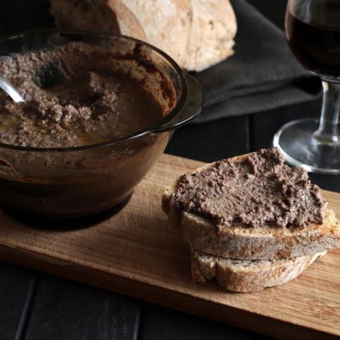 鶏レバーのクロスティーニ(Crostini di Fegatini) 鶏レバーのクロスティーニ(Crostini di Fegatini)