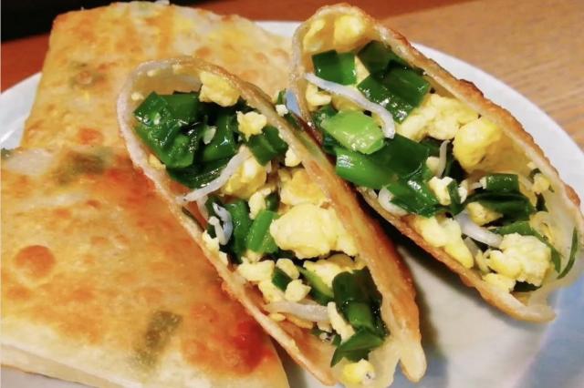 違いが分かる現地の味「焼き半月(韭菜盒子)、皮蛋粥　他」