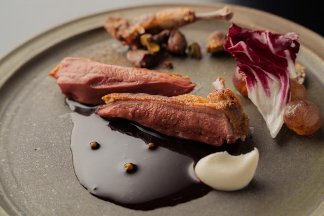 ピジョン(小鳩)のロースト　ソースサルミ