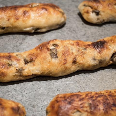 福来醤油とごぼうのチャバタ