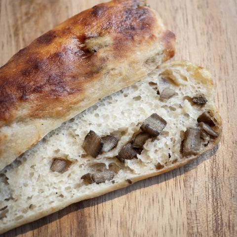 福来醤油とごぼうのチャバタ